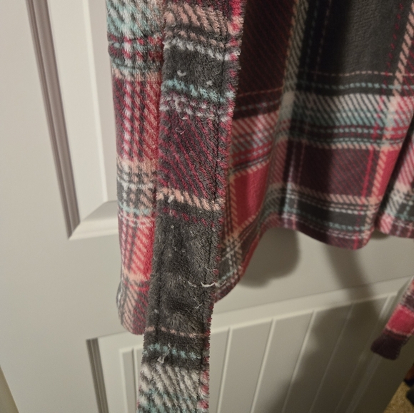 ULTA Bath robe. - Picture 8 of 8